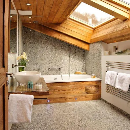 Panorama Chalet Stunning Glacial Views And Majestic Dom Peaks 木屋