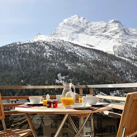 Panorama Chalet Stunning Glacial Views And Majestic Dom Peaks 木屋 *