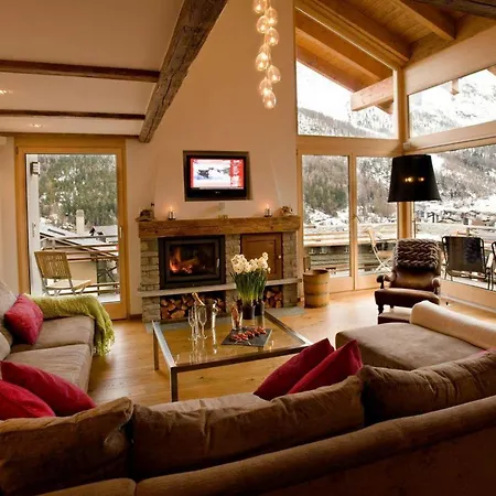 Panorama Chalet Stunning Glacial Views And Majestic Dom Peaks 木屋